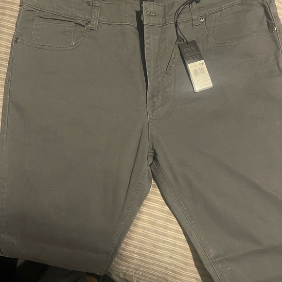 Men's Gray Jeans New with Tags - Picture 2 of 2